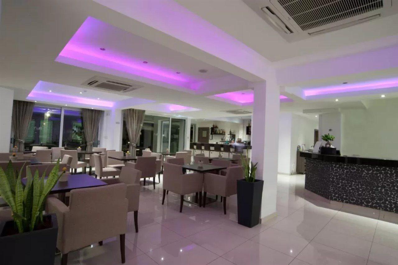 Frixos Suites Hotel Apts 보로클리니 외부 사진