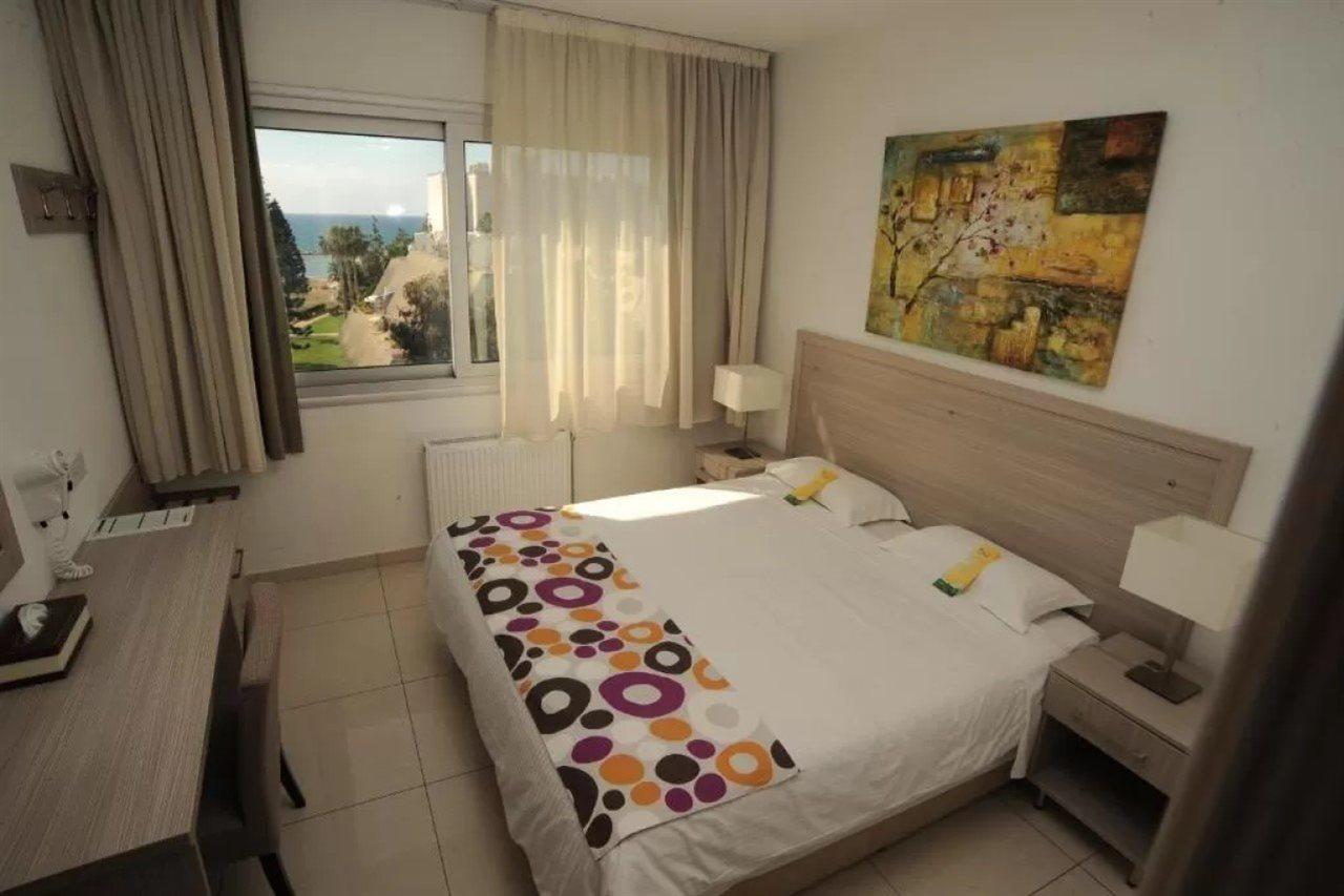 Frixos Suites Hotel Apts 보로클리니 외부 사진