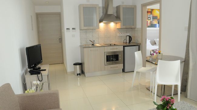 Frixos Suites Hotel Apts 보로클리니 로고 사진
