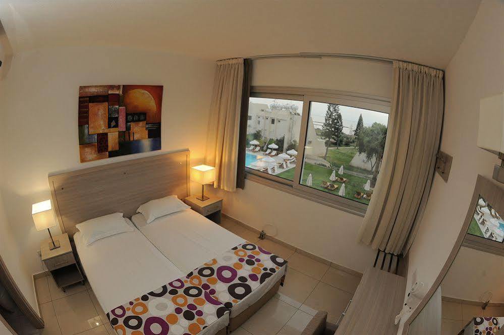 Frixos Suites Hotel Apts 보로클리니 외부 사진